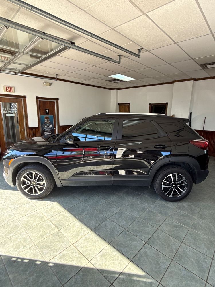 2024 Chevrolet Trailblazer LT photo 3