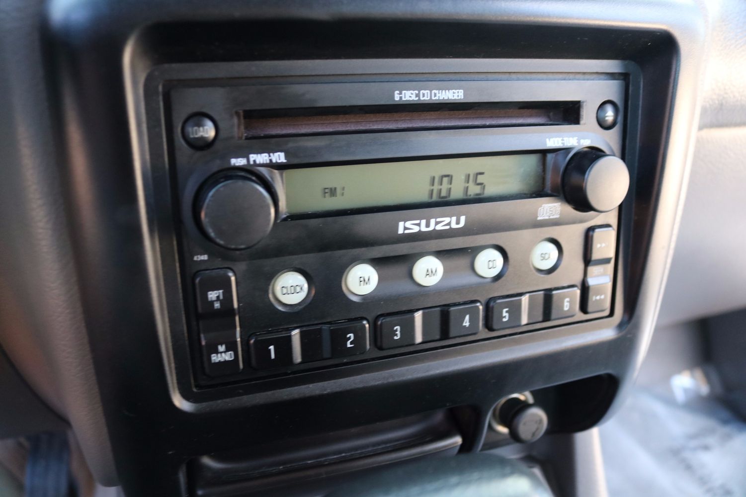 2004 Isuzu Rodeo S Victory Motors of Colorado