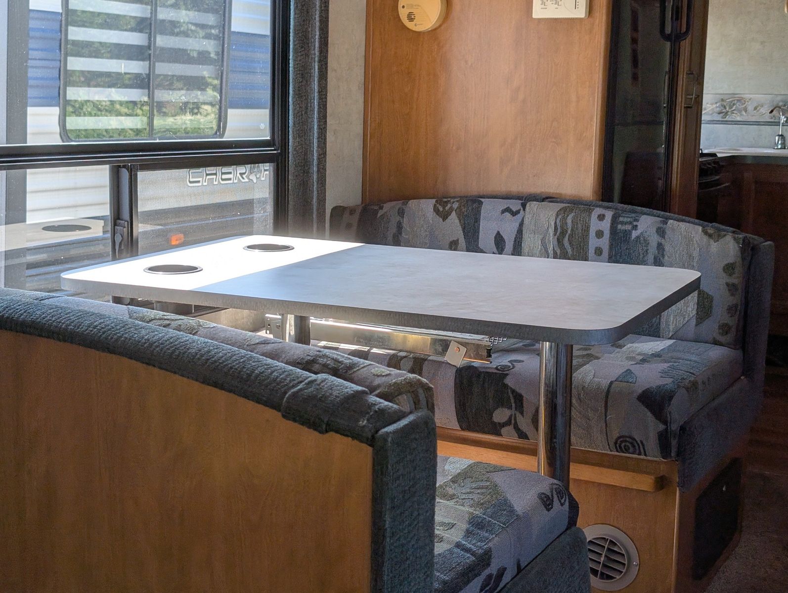 2004 Ford E-Series Chassis 31