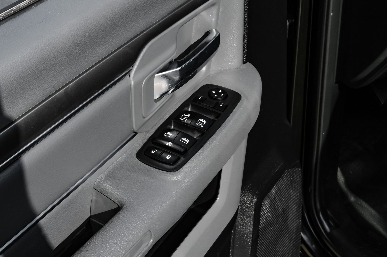 2018 Ram 2500 SLT photo 36
