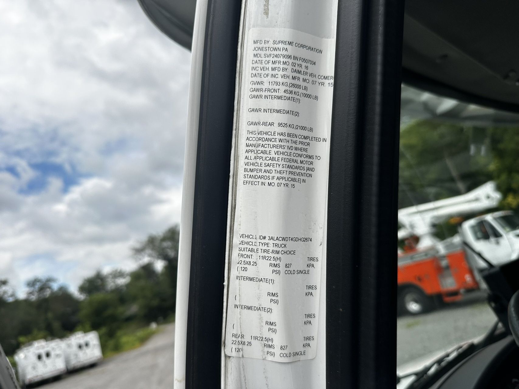 2016 Freightliner M2 106 27