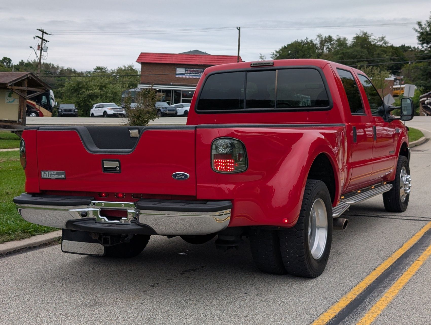 2001 Ford F-550 11