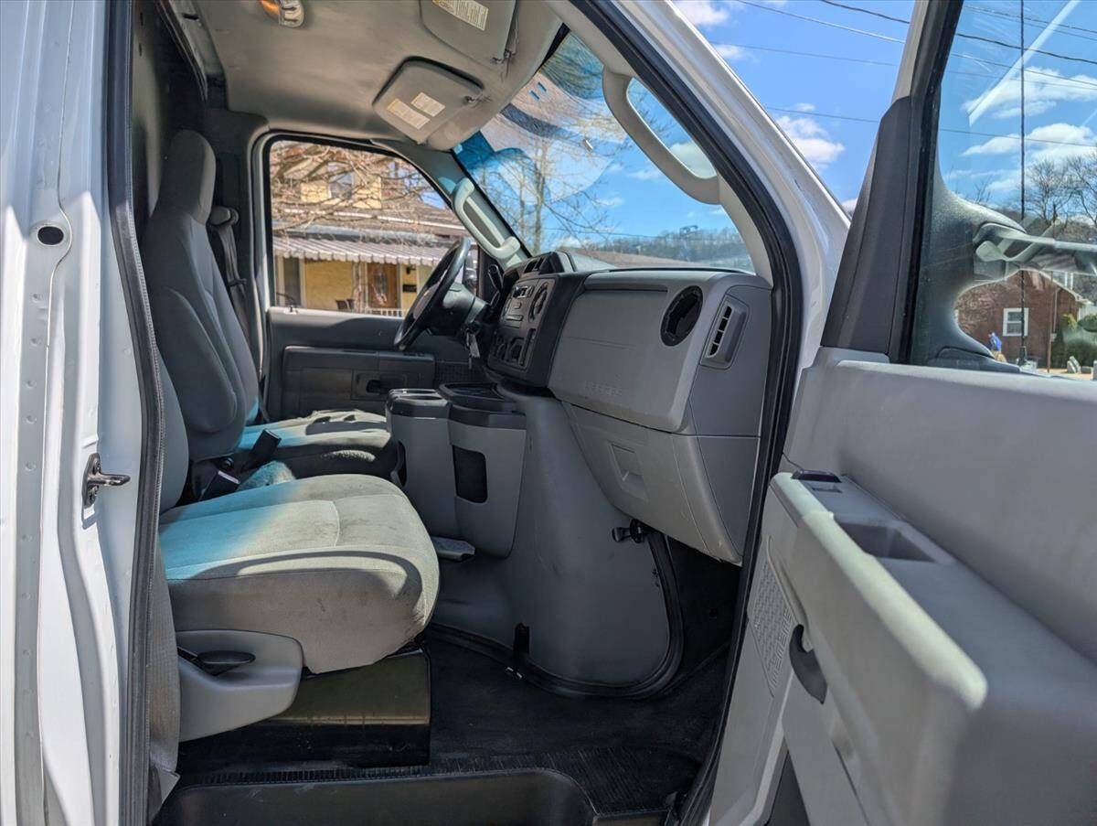 2014 Ford E-Series 22