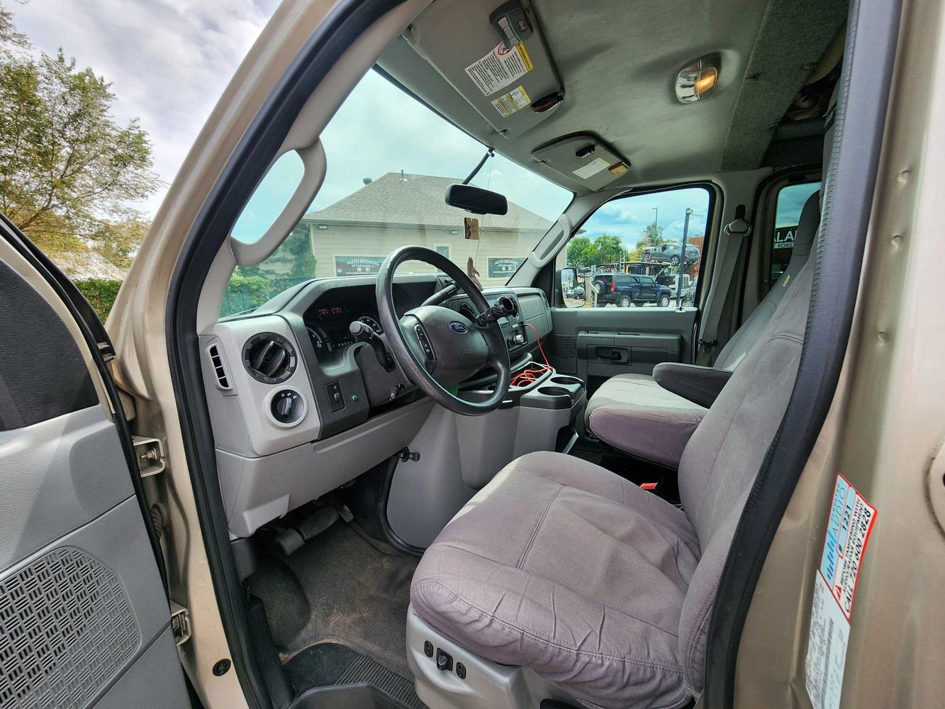 2014 Ford E-Series Econoline Van Commercial photo 23