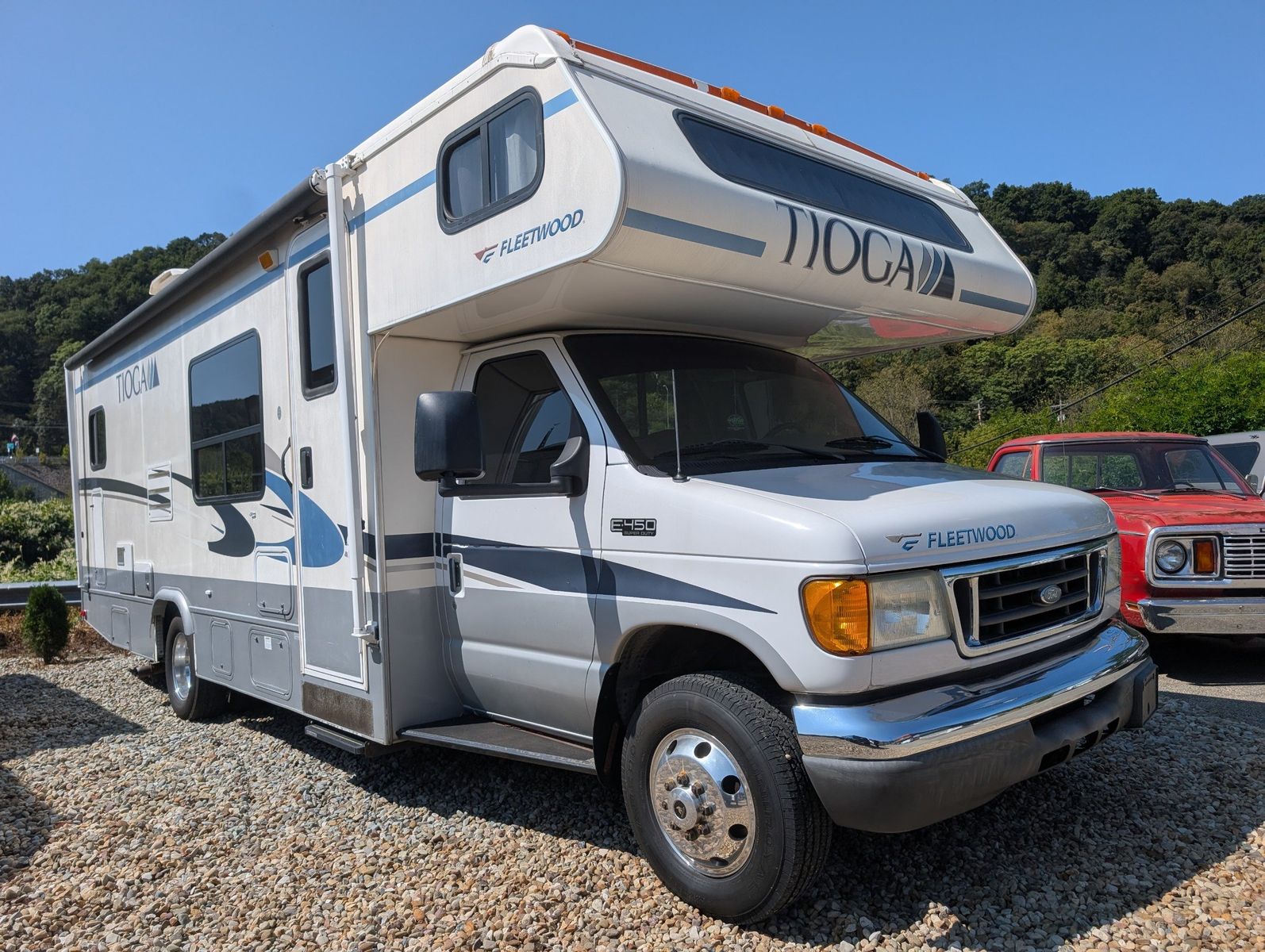 2004 Ford E-Series Chassis 2