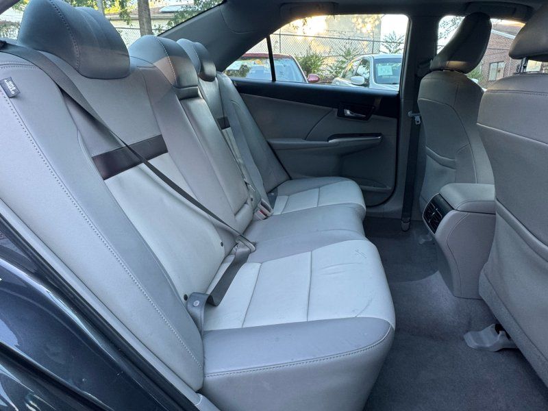 2012 Toyota Camry XLE photo 17