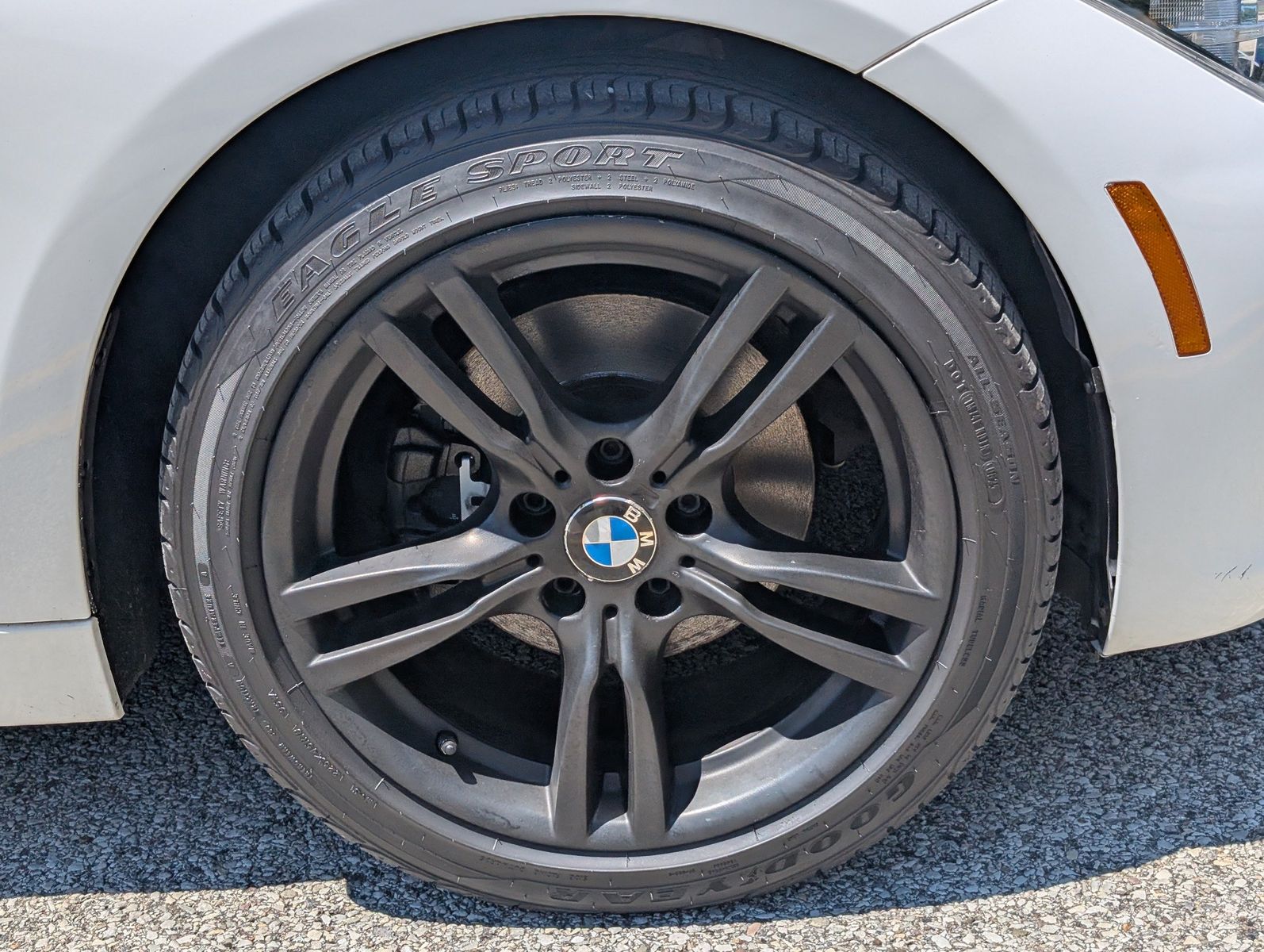 2017 BMW 330i 37