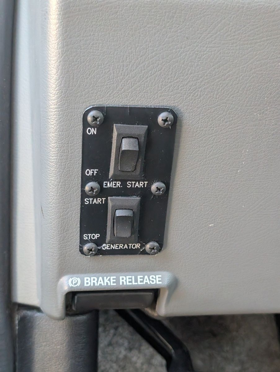 2004 Ford E-Series Chassis 117