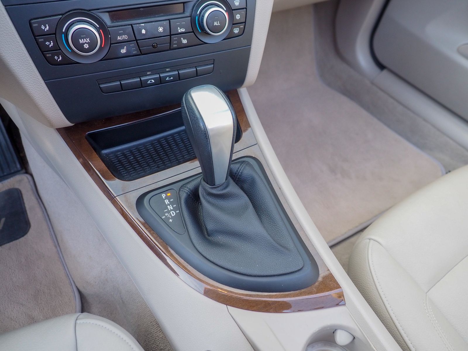 2011 BMW 128I 46