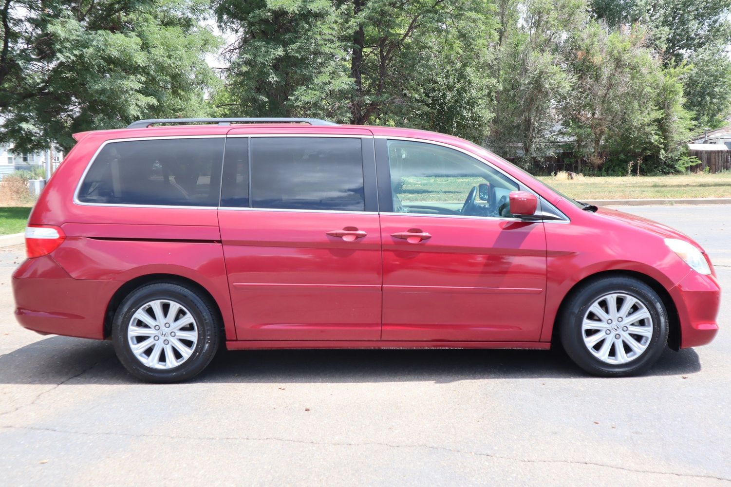 2005 Honda Odyssey Touring w/DVD w/Navi Victory Motors of Colorado