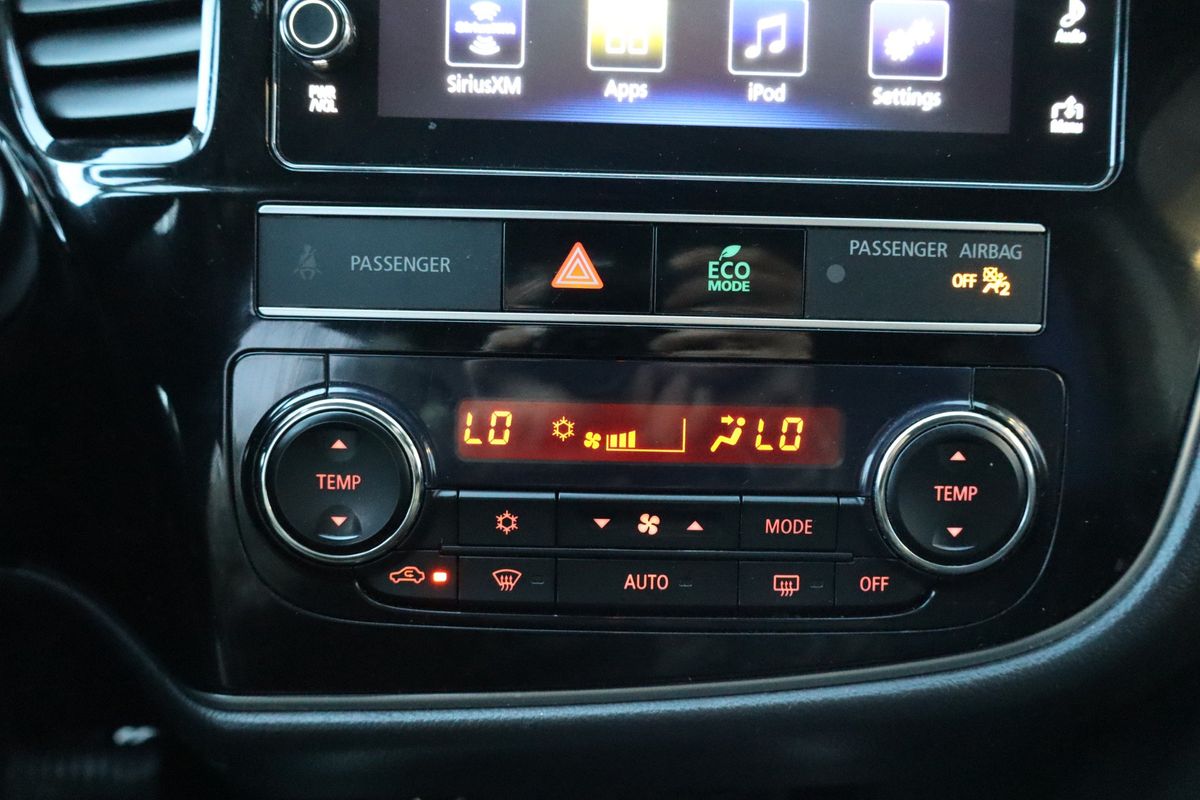 2019 Mitsubishi Outlander SE