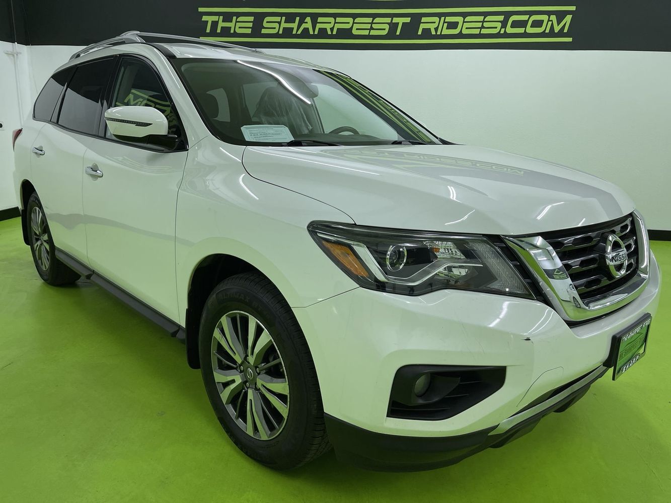 2018 Nissan Pathfinder SV photo 2