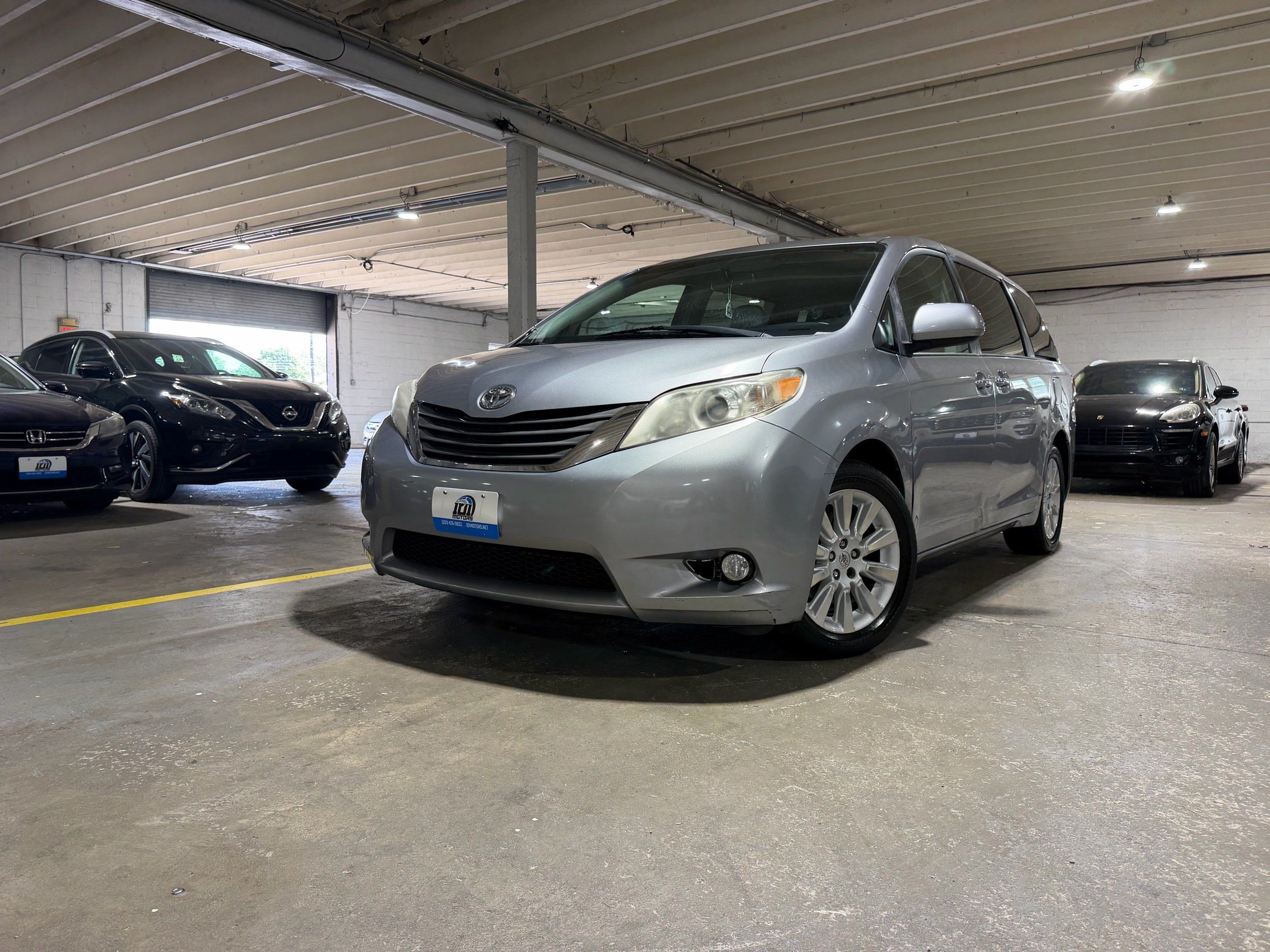 2013 Toyota Sienna Limited V6 AWD 7-Passenger's photo