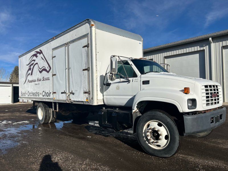 2002 GMC C series's photo