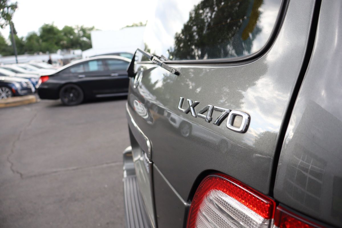 2001 Lexus LX 470 Base