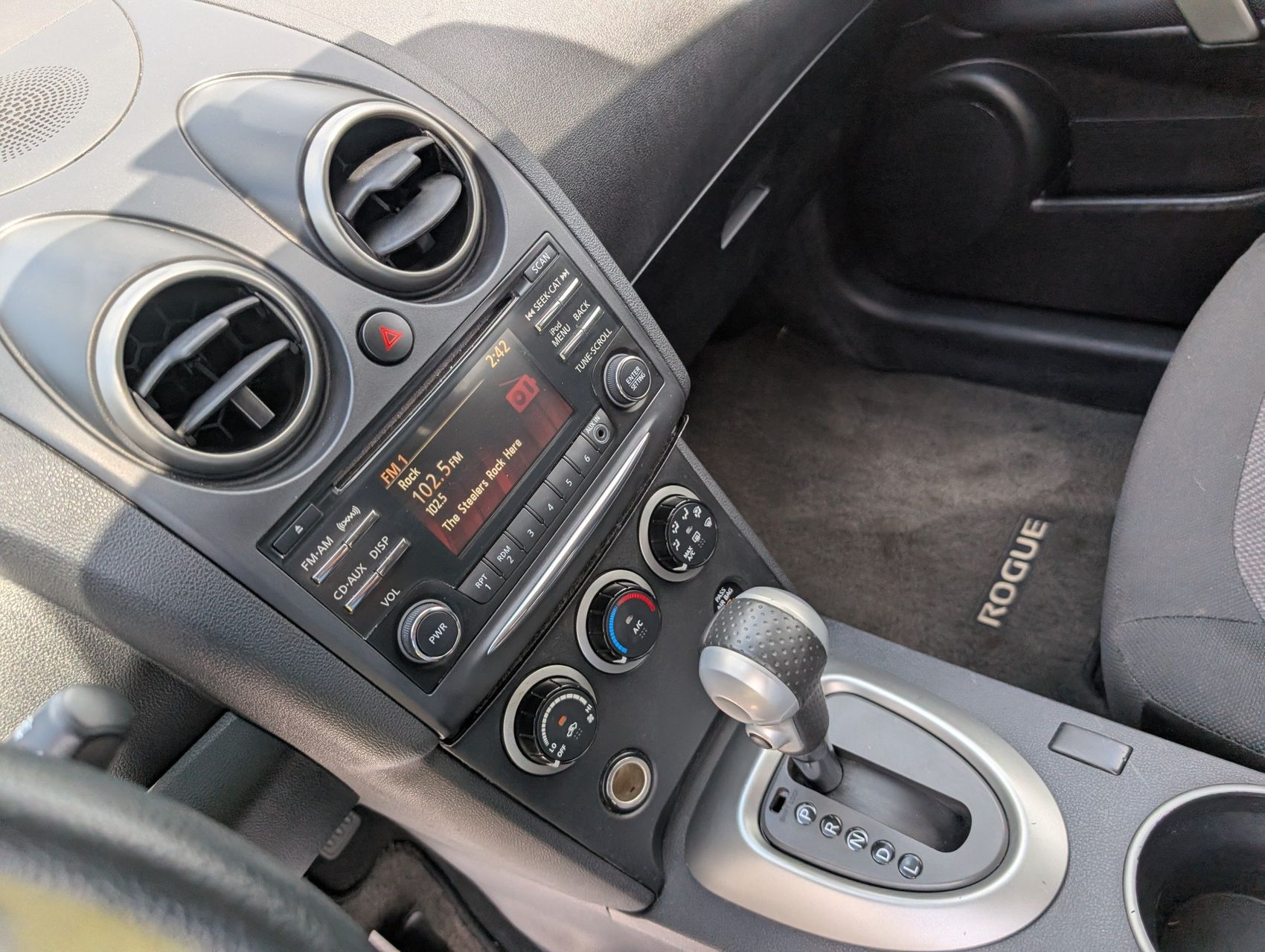 2012 Nissan Rogue 37