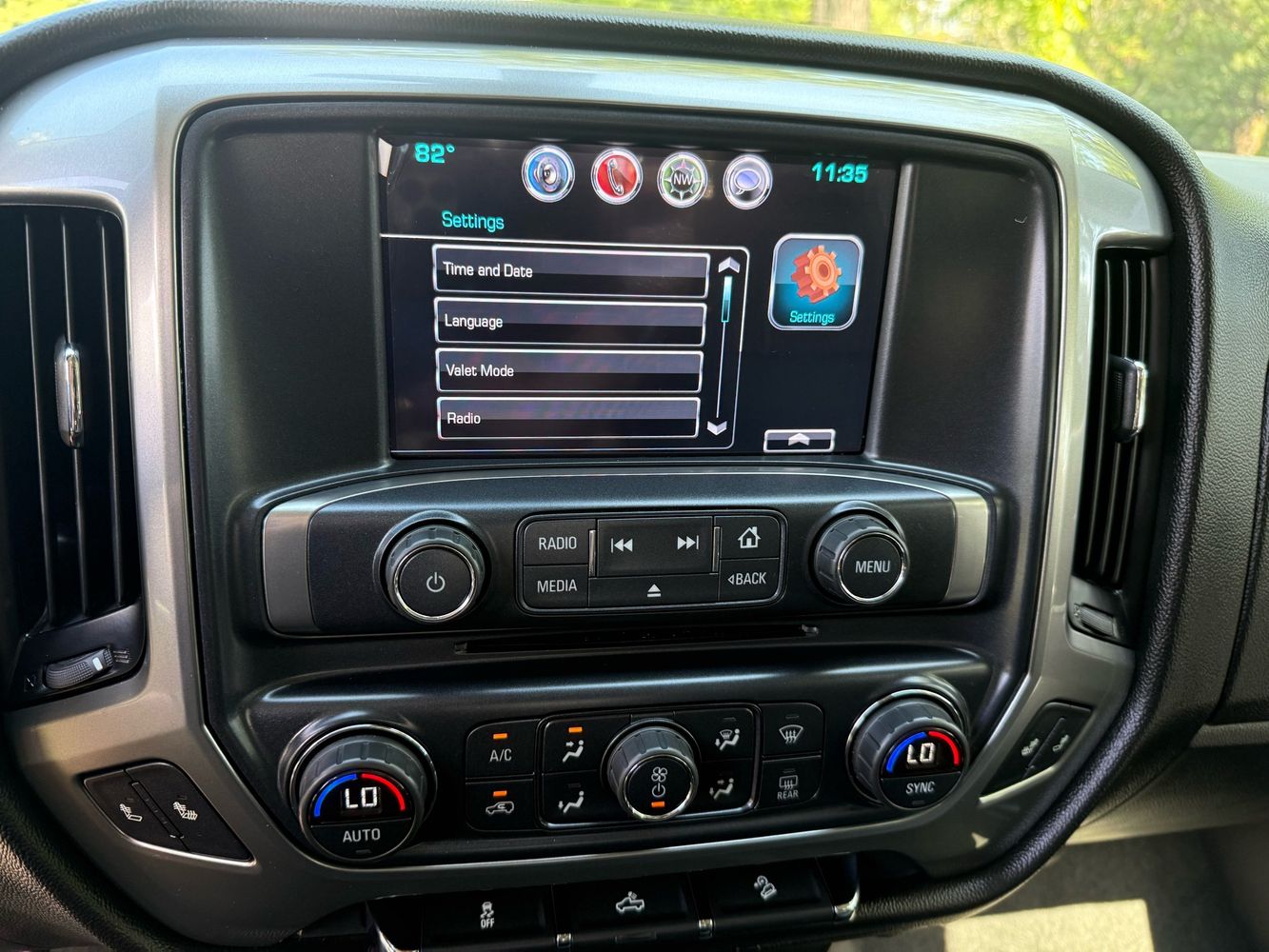 2016 Chevrolet Silverado 1500 LT Z71 photo 17