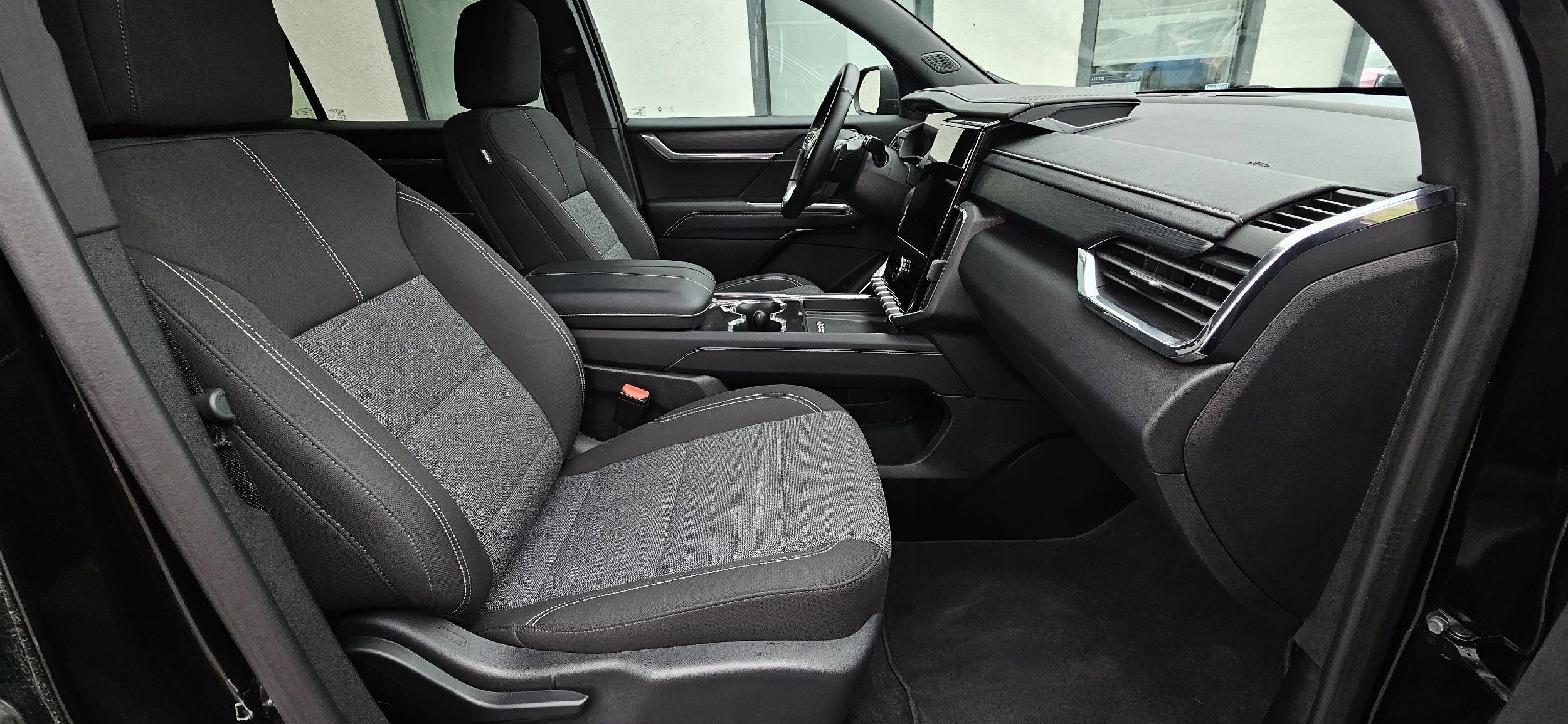 2025 GMC Acadia Elevation - Photo 17