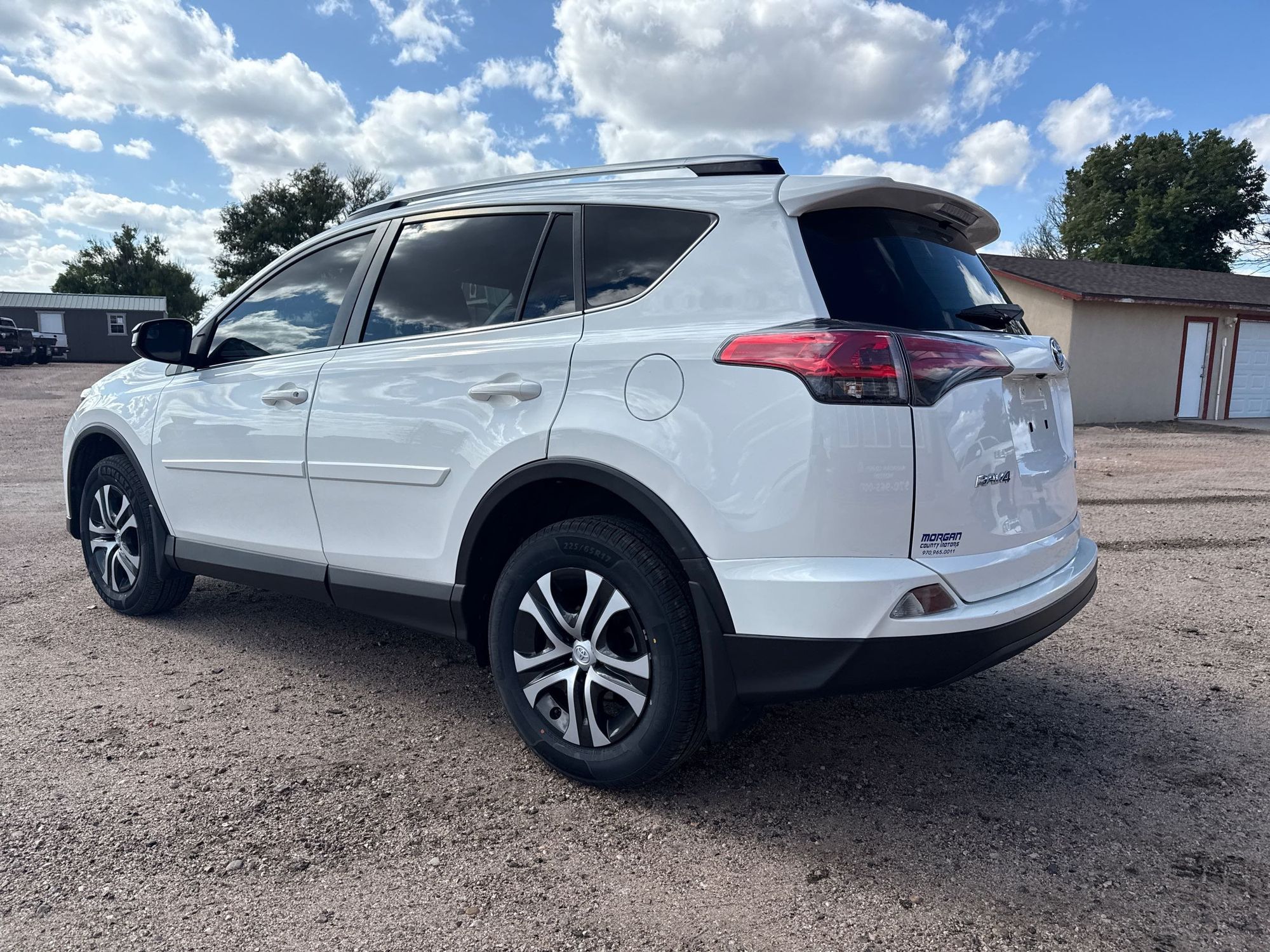 2018 Toyota RAV4 LE photo 5