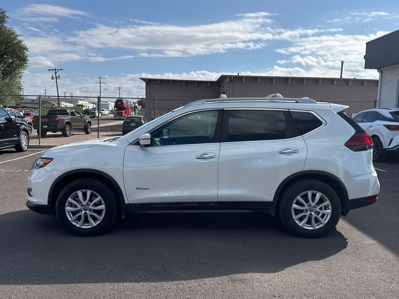 2017 Nissan Rogue Hybrid SV photo 4