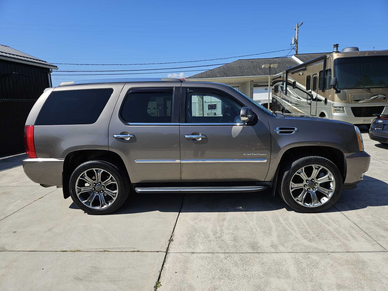2011 Cadillac Escalade Luxury photo 6
