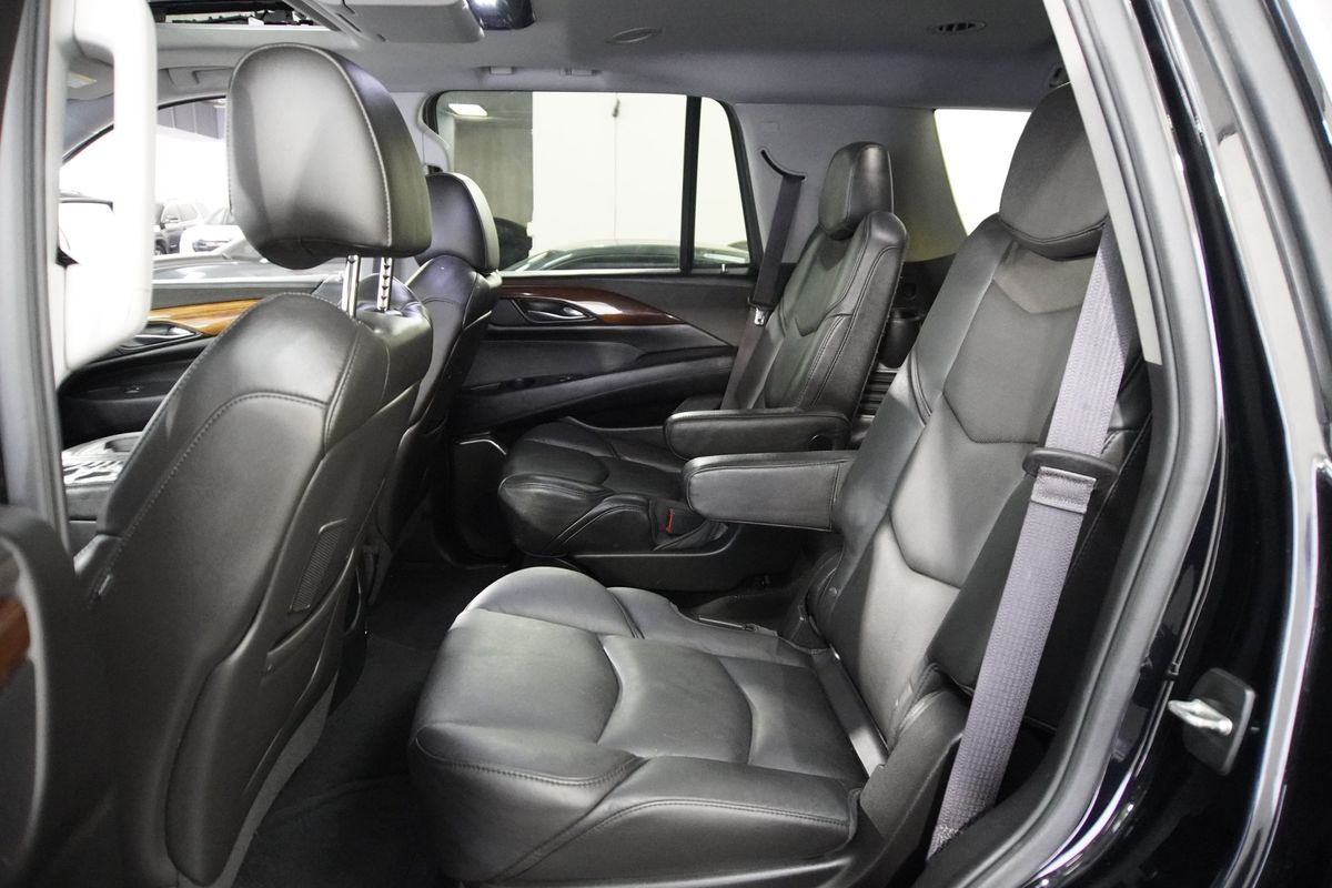2016 Cadillac Escalade Luxury Collection