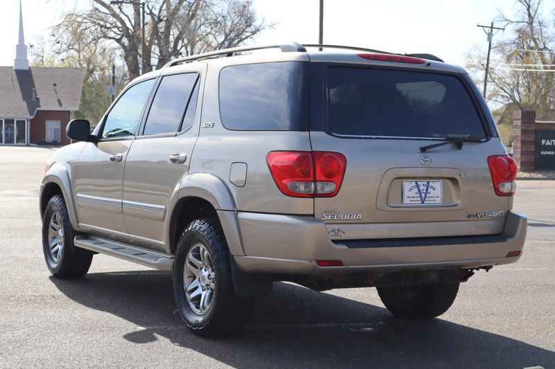 2005 Toyota Sequoia Photos