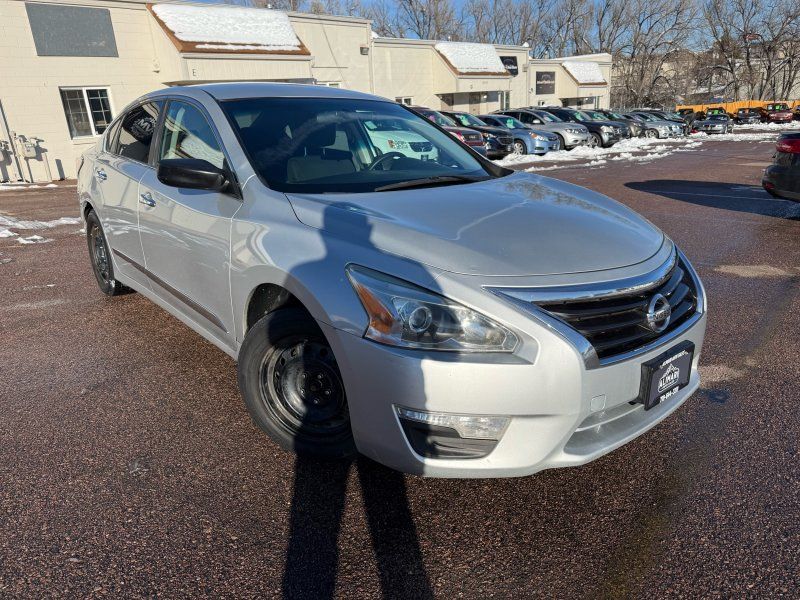 2015 Nissan Altima S's photo
