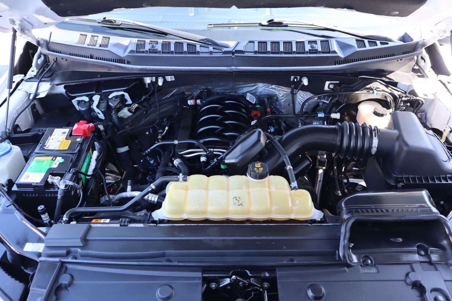 2019 Ford F-150 Lariat photo 38