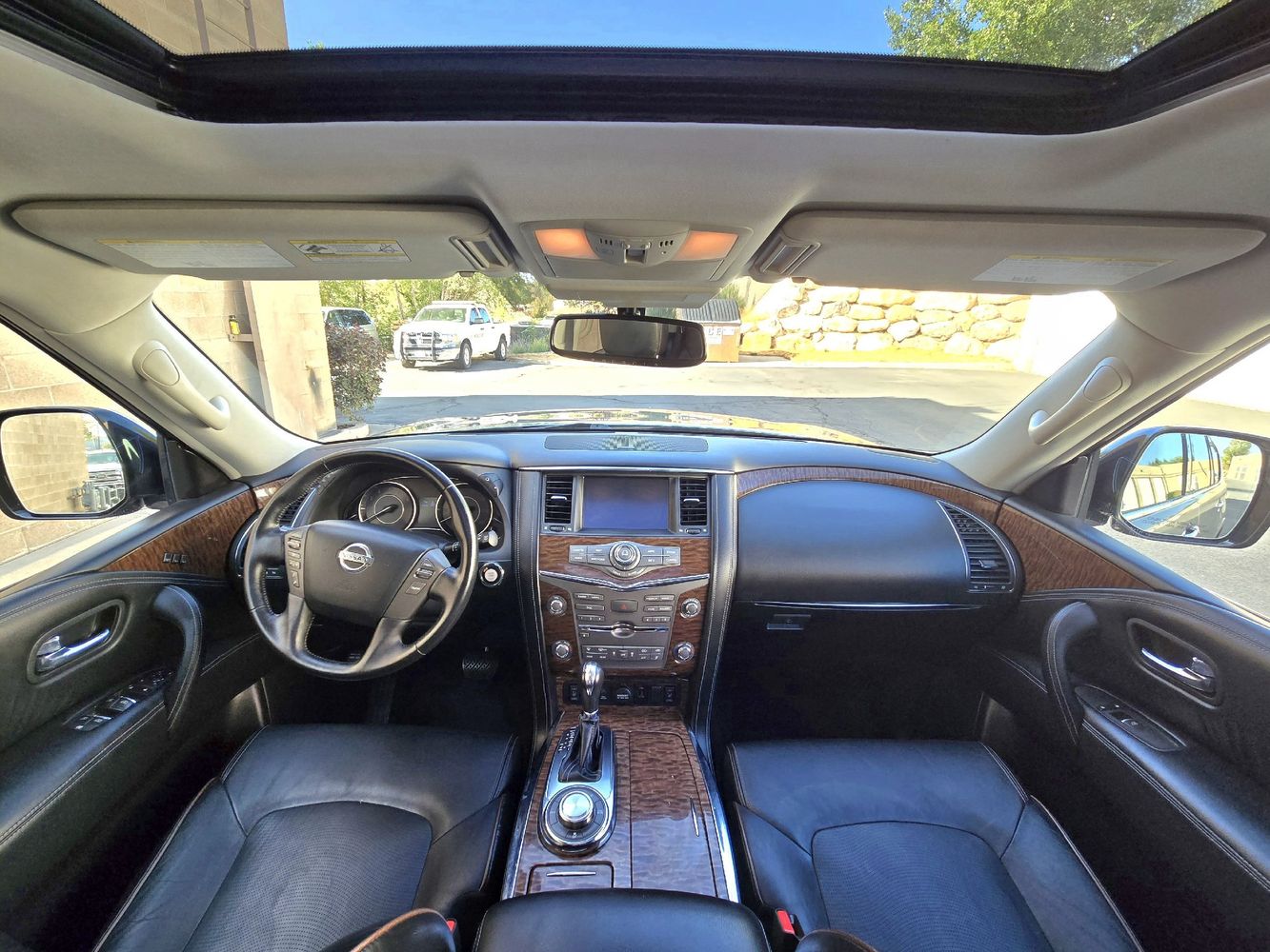 2018 Nissan Armada SL photo 25