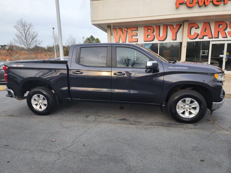 2022 Chevrolet Silverado 1500 LT photo 3