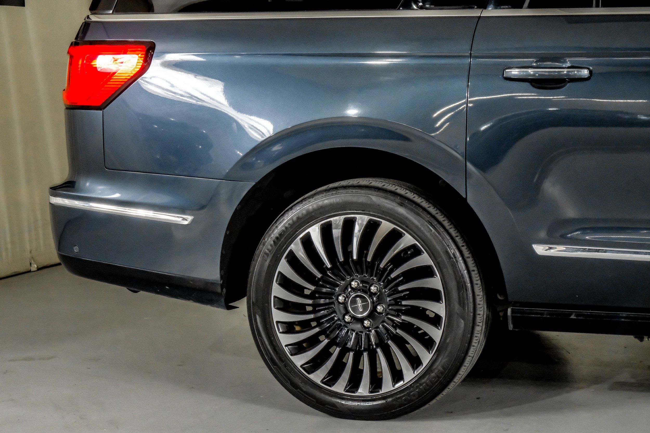 2021 Lincoln Navigator Black Label photo 3