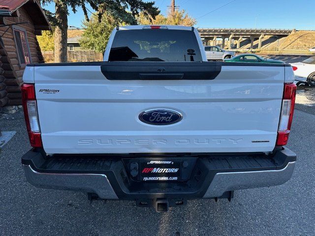 2017 Ford F-350 XLT photo 21