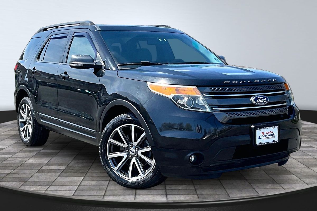 View vehicle photo 3