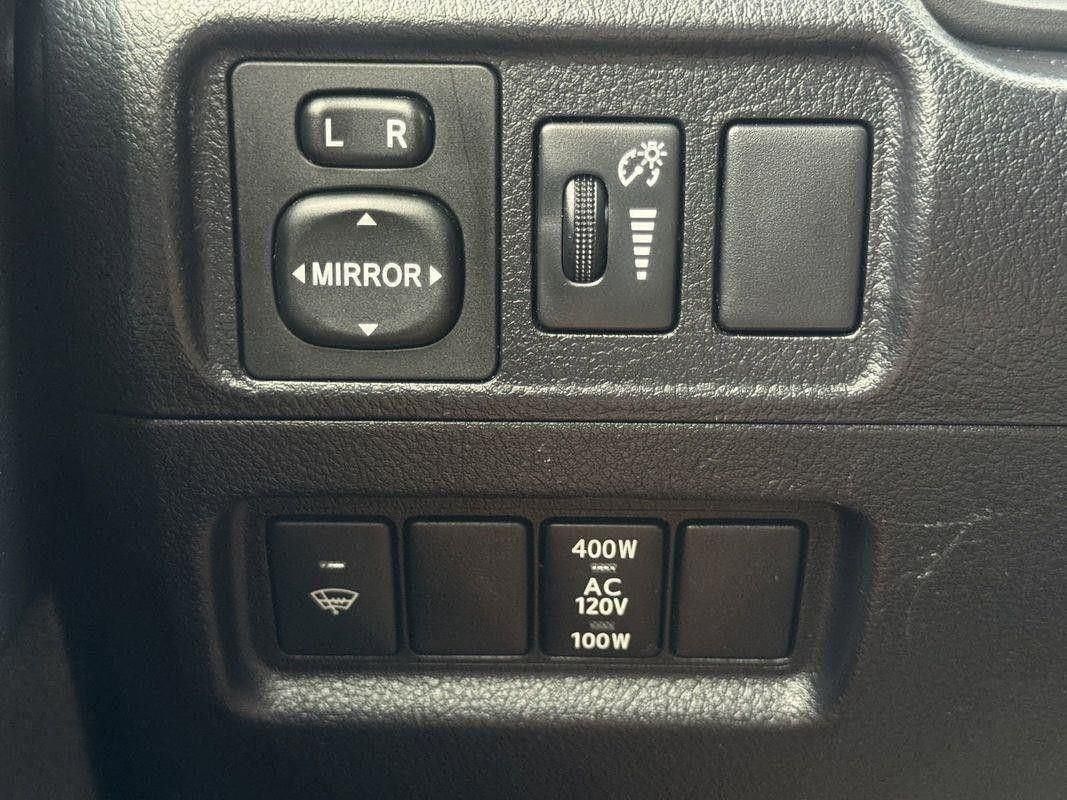 2017 Toyota 4Runner SR5 Premium photo 17