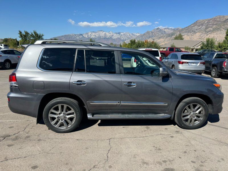 2013 Lexus LX 570 Luxury photo 6