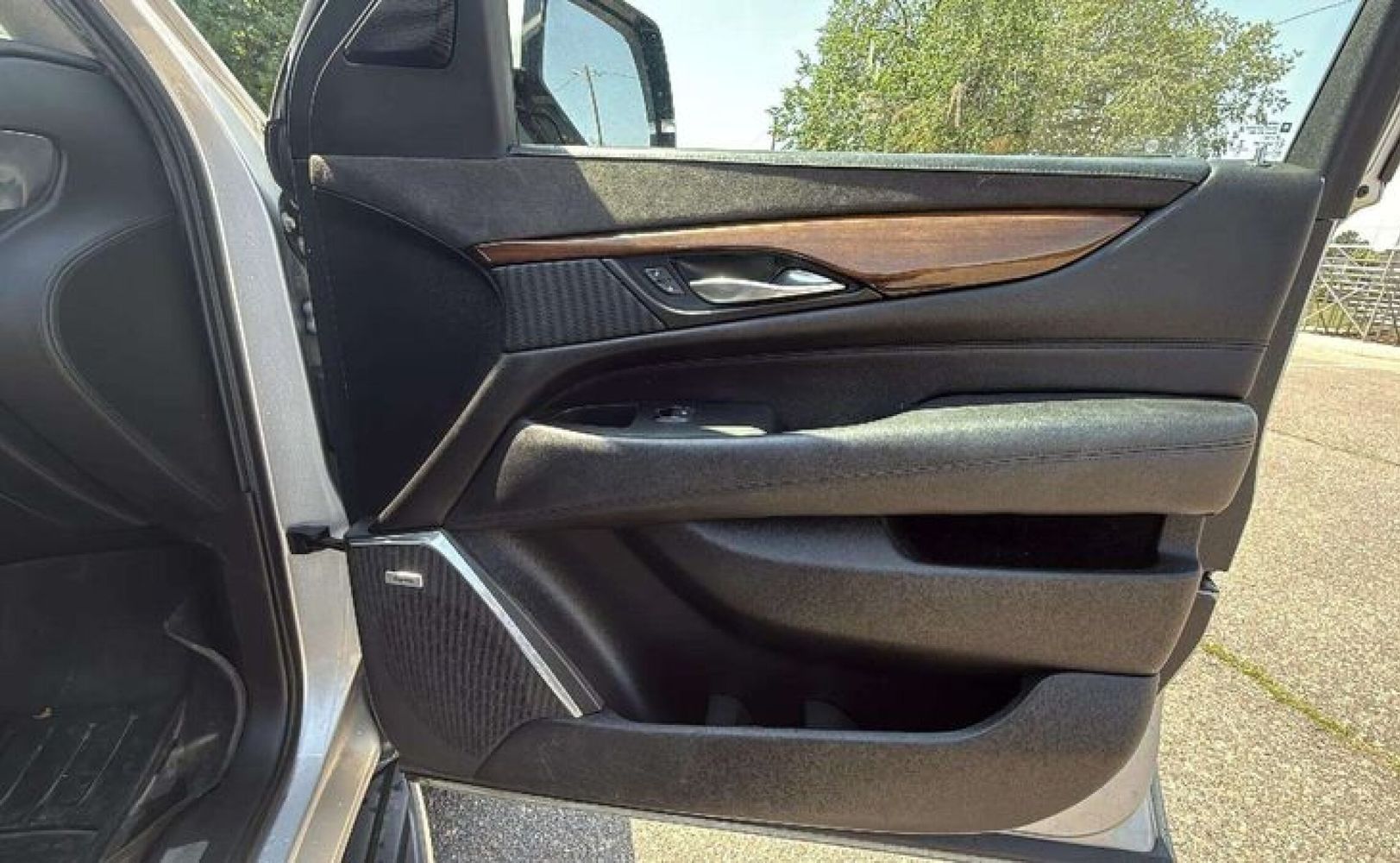 2017 Cadillac Escalade ESV Luxury photo 17