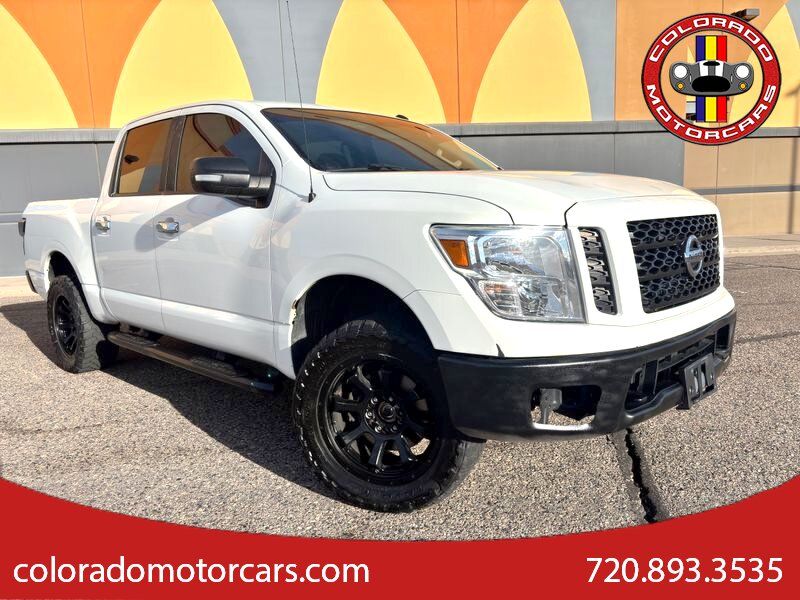 2019 Nissan Titan SV 4X4 Crew Cab's photo