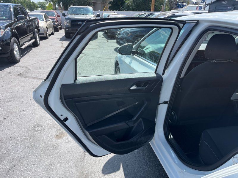 2022 Volkswagen Jetta S photo 9