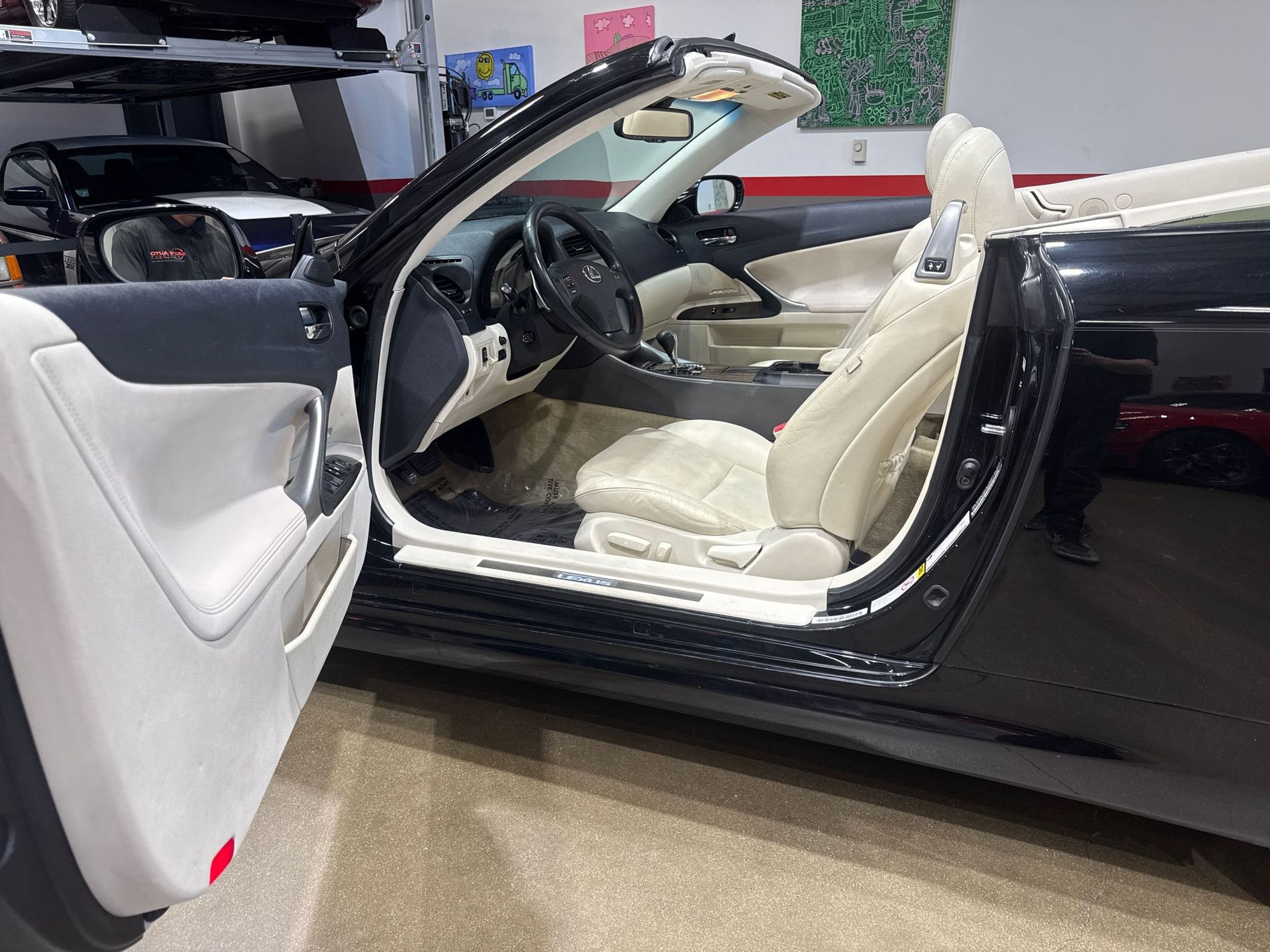 2010 Lexus IS 250C photo 3