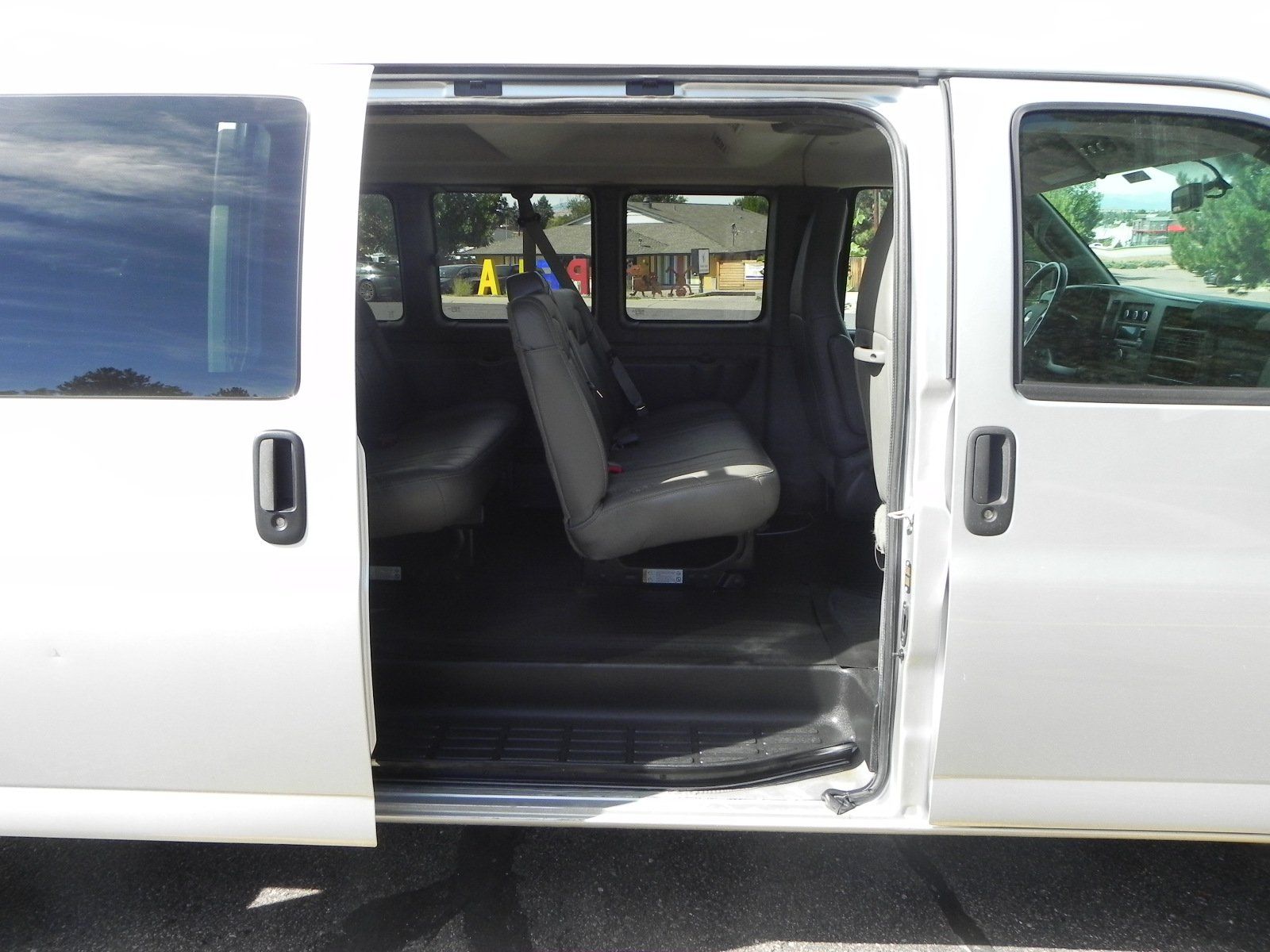 2017 Chevrolet Express LS 3500 photo 16