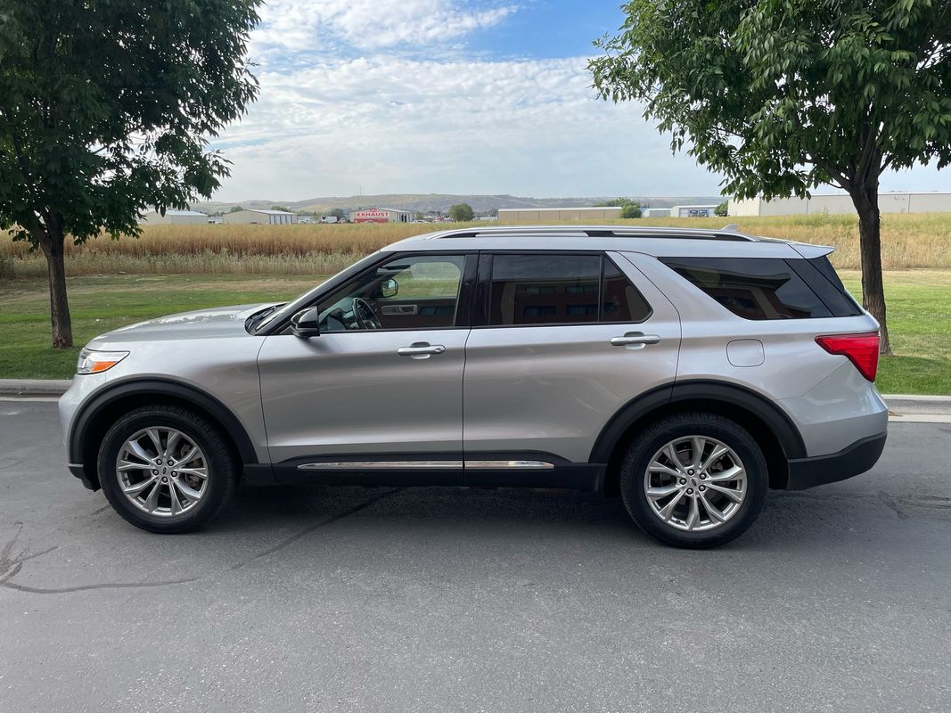 2020 Ford Explorer Limited - Photo 2
