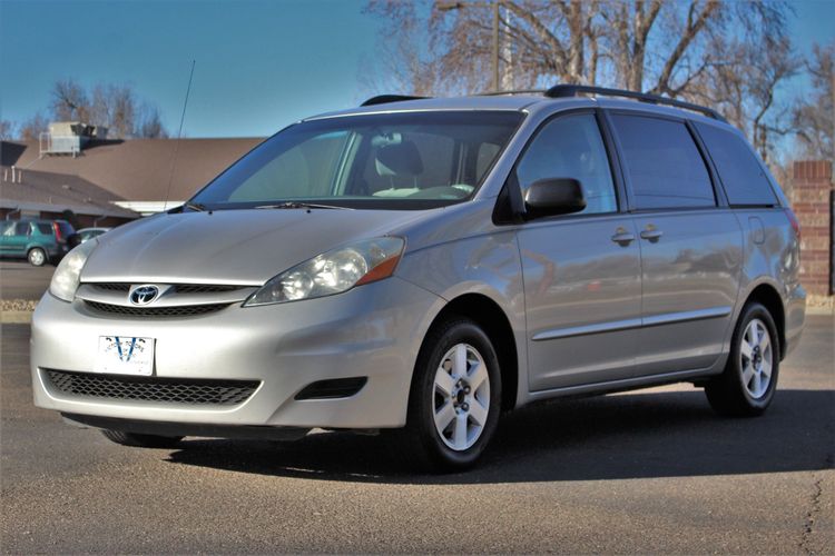 2007 Toyota Sienna Le 7-passenger 