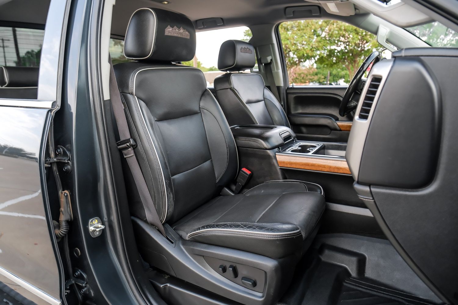 2018 Chevrolet Silverado High Country photo 42