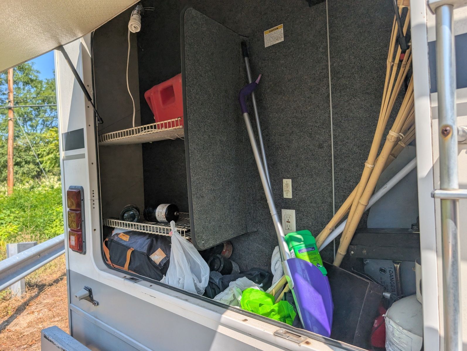 2004 Ford E-Series Chassis 54