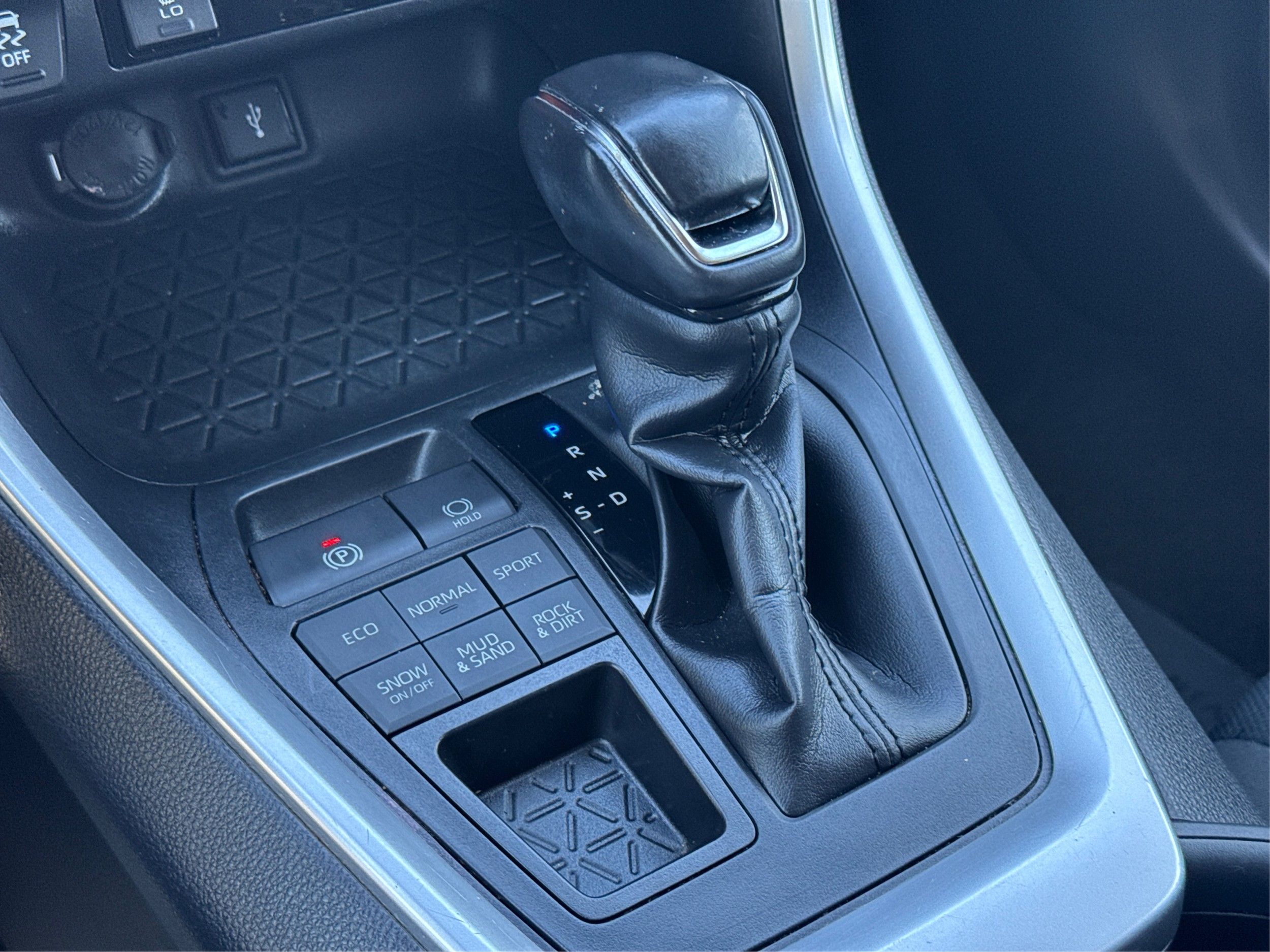 2020 Toyota RAV4 XLE photo 39