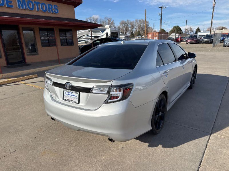 2014 Toyota Camry SE V6 photo 3