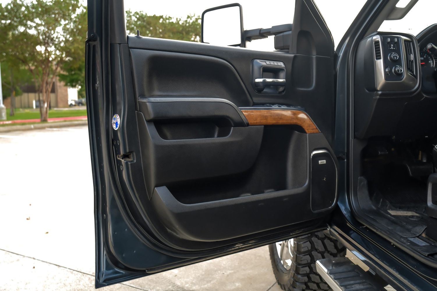 2018 Chevrolet Silverado High Country photo 48