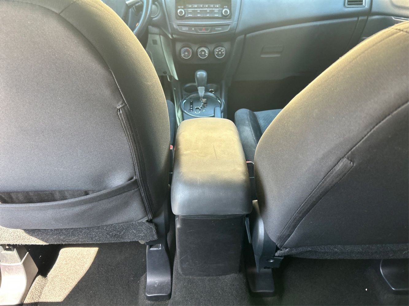 2015 Mitsubishi Outlander Sport ES photo 19