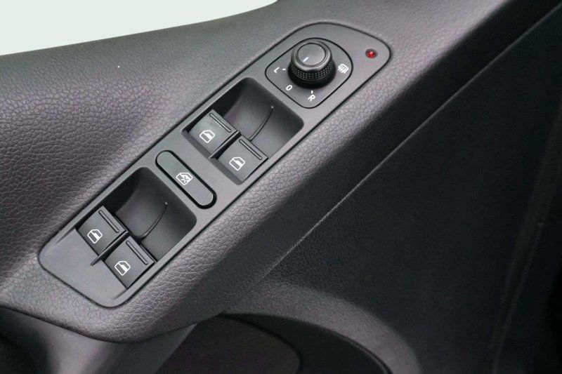 2017 Volkswagen Tiguan S - Photo 14